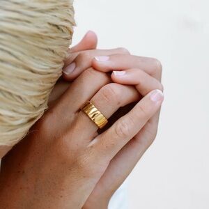 Atolea Bold Gold Ring